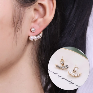 Boucles d'Oreilles Clous Croissant de Lune Asymétriques Femmes Künstliche Perle Strass Alliage Avec Tige en Acier Inoxydable Bijoux Mariage