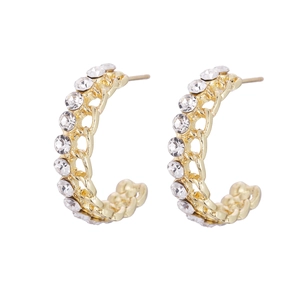 Boucles d'oreilles créoles dorées en forme de C avec cristaux pavés et maille cubaine