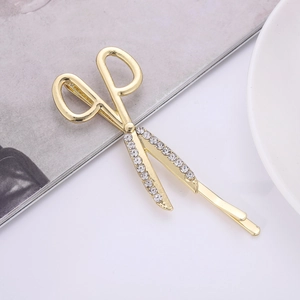 Barrette à cheveux créative en forme de ciseaux dorés avec strass étincelants