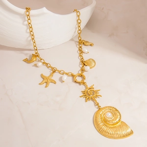 Elegante 18K Gold Edelstahl-Ozeanhalskette mit Muschel-, Seestern- und Perlenanhängern