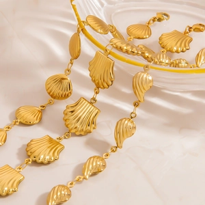 18K Gold Plated Stainless Steel Shell Bracelet Ocean Scallop Conch Waterproof Hypoallergenic Beach Vacation Jewelry For Women