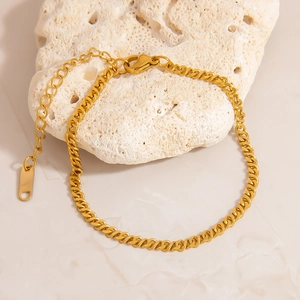 Minimalist 18K gold plated stainless steel Cuban link bracelet with adjustable extender