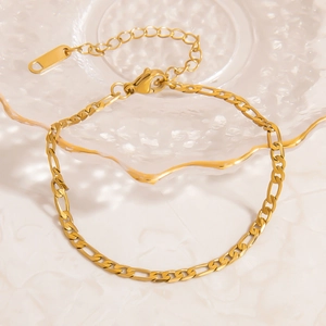 Elegant 18K gold plated stainless steel Figaro chain bracelet with adjustable lobster clasp