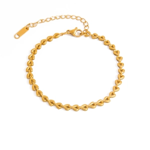 Bracciale a catena con maglie a cuore in oro 18K con chiusura a moschettone