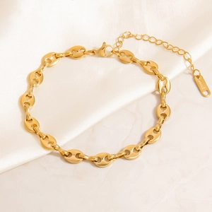 Detail of golden mariner link bracelet with lobster clasp and adjustable extension chain