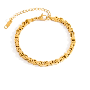 Detail of 18K gold-plated stainless steel Byzantium link chain with lobster clasp and tag