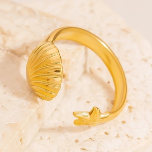 18K gold-plated adjustable ocean ring featuring starfish and seashell motifs