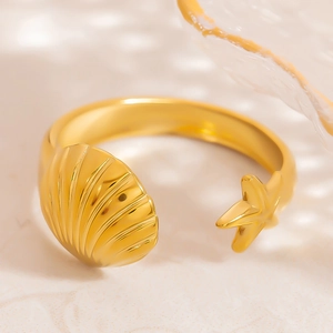 18K gold-plated stainless steel open ring with 3D starfish and seashell design