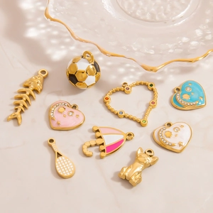 Colgantes DIY de acero inoxidable chapado en oro 18K con dijes de corazón y paraguas