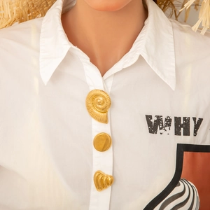 Elegant white cotton shirt featuring gold decorative nautilus and heart-shaped brooches