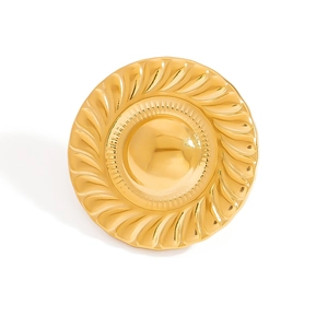 Elegant 18K gold-plated stainless steel round brooch with radiant spiral engraving pattern