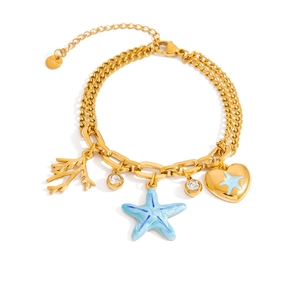 Bracelet à breloques en acier doré avec étoile de mer, corail et pendentifs en zircon