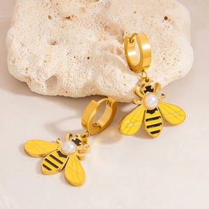Schicke vergoldete Edelstahl Bee Creolen mit Perlenakzenten und Emaille-Details