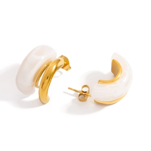 Vintage C-shaped 18k gold plated stainless steel earrings with marble resin detail
