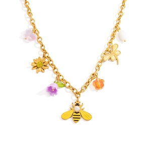 Gliederkette in Gold mit Biene, Schmetterling, Gänseblümchen und bunten Anhängern