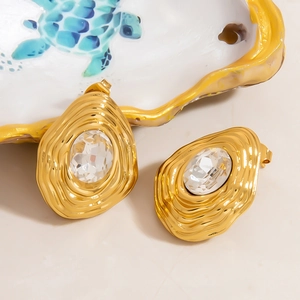 Vintage gold heart earrings with zircon pearl in an irregular water ripple design