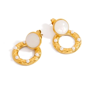Gold-plated stainless steel round stud earrings with pearl and quilted texture detail