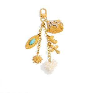 Detailed marine charm keychain with gold seahorse, shell, and pearl heart charms