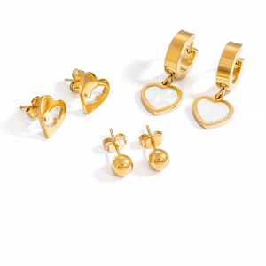 Set aus 3 vergoldeten 18k Edelstahl Perlen-Herz-Hänger und Steckohrringen für Damen