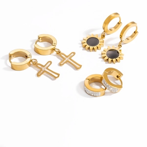 Dreiteiliges Edelstahl-Ohrringset mit Kreuz, Sonnenblume und strukturierten Gold-Creolen