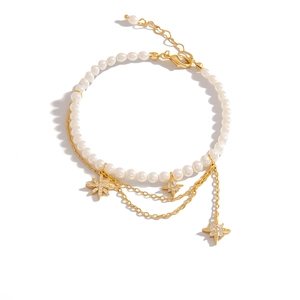 Französisches Vintage Perlenarmband zweilagig mit goldenen Sternanhängern und Strasssteinen