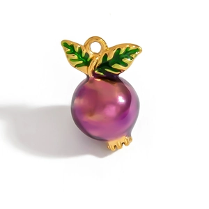 Elegante ciondolo a forma di melograno con smalto viola e foglie verdi bordate d'oro
