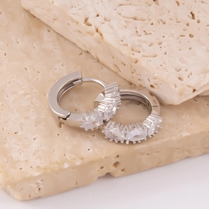 Boucles d'oreilles pendantes en argent 925 avec cœurs irréguliers et zircons pavés