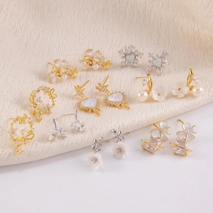 Elegante 925er Silber Ohrstecker Set mit Perlen, Blumen und Muscheln in 18 Karat Gold