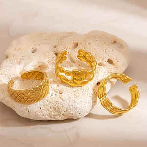 Minimalist gold plated open rings featuring diamond lattice pattern and heart charm pendant