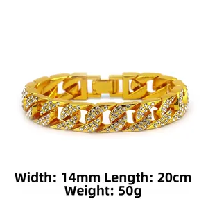 Détail du bracelet gourmette plaqué or 14 mm avec cristaux brillants sertis