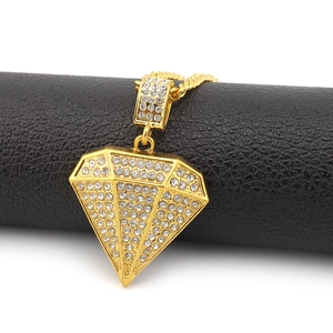 Collier hip hop avec pendentif en forme de diamant doré et strass sur chaîne cubaine