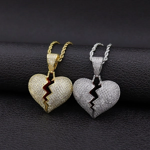 Colliers pendentifs cœur brisé style hip hop en or et argent avec pierres de zircone