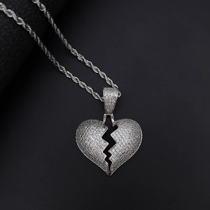 Collier avec pendentif cœur brisé hip hop serti de zircons et chaîne de corde