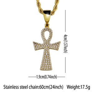 Détail du pendentif Ankh doré serti de zircons avec une chaîne en acier inoxydable de 60cm