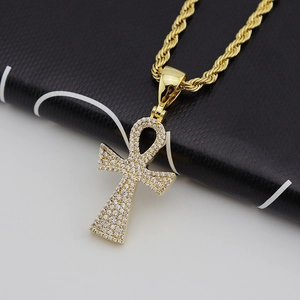 Collier avec pendentif croix Ankh en or hip hop et zircons blancs micro-pavés
