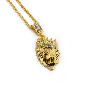Collana hip hop con ciondolo testa di leone dorata con corona e cristalli su catena