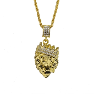 Collana hip hop con testa di leone e pendente a corona con catena a fune dorata uomo