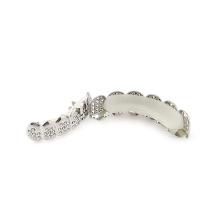 Glanzende zilveren hiphop grillz set met dichte strasstenen en siliconen strip