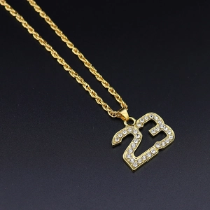 Collier avec pendentif numéro 23 glacé et chaîne torsadée dorée pour mode hip hop urbain