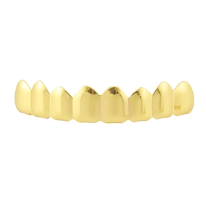 Detalle de grillz hip hop de 8 dientes bañados en oro de 18K con acabado de espejo
