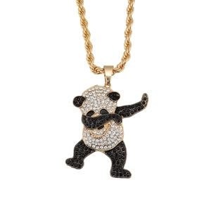 Κολιέ hip hop με μενταγιόν dabbing panda με μαύρα και λευκά στρασάκια σε χρυσή αλυσίδα σχοινί