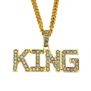 Hip hop χρυσό μενταγιόν KING με κρύσταλλα σε μια κλασική κουβανέζικη καδένα λαιμού