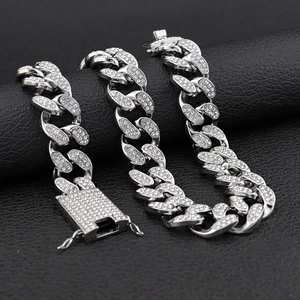 Catena Cuban Link argento 20mm con pavé di diamanti per uomo in perfetto stile Hiphop