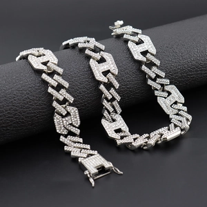 Collier hip hop pour homme en argent avec maillons en forme de H sertis de diamants
