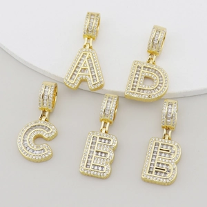 Pendentif Lettre Alphabet Hip Hop Iced Out En Cuivre Incrusté De Zirconia Baguette Charme Initial Pendentif Sans Chaîne Pour Hommes Femmes