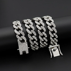 Grosse chaîne cubaine argentée de 12 mm avec cristaux brillants et fermoir à boîte sécurisé