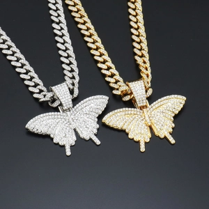 Chaînes Cuban link or et argent avec pendentifs papillon sertis de strass style hip hop