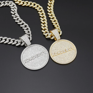 Collar hip hop con colgante redondo ROUDEBOY en oro y plata con cristales brillantes