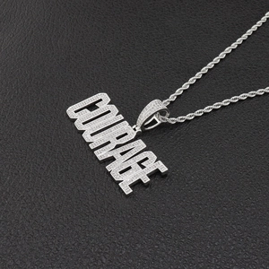Collier avec pendentif COURAGE argenté et chaîne torsadée avec pierres en zircone