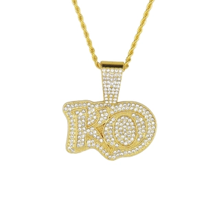 Hip-Hop KO Buchstaben-Anhänger-Halskette mit Gold-Finish und vereisten Strasssteinen